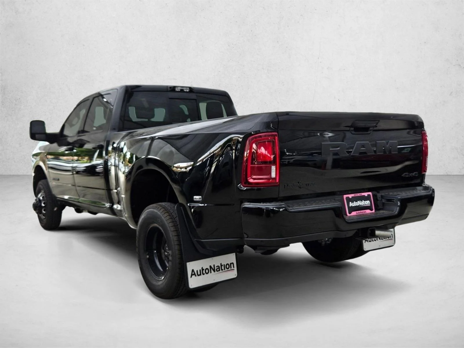 New 2026 Diamond Black Crystal Pearl-Coat Exterior Paint RAM Lone Star image 9