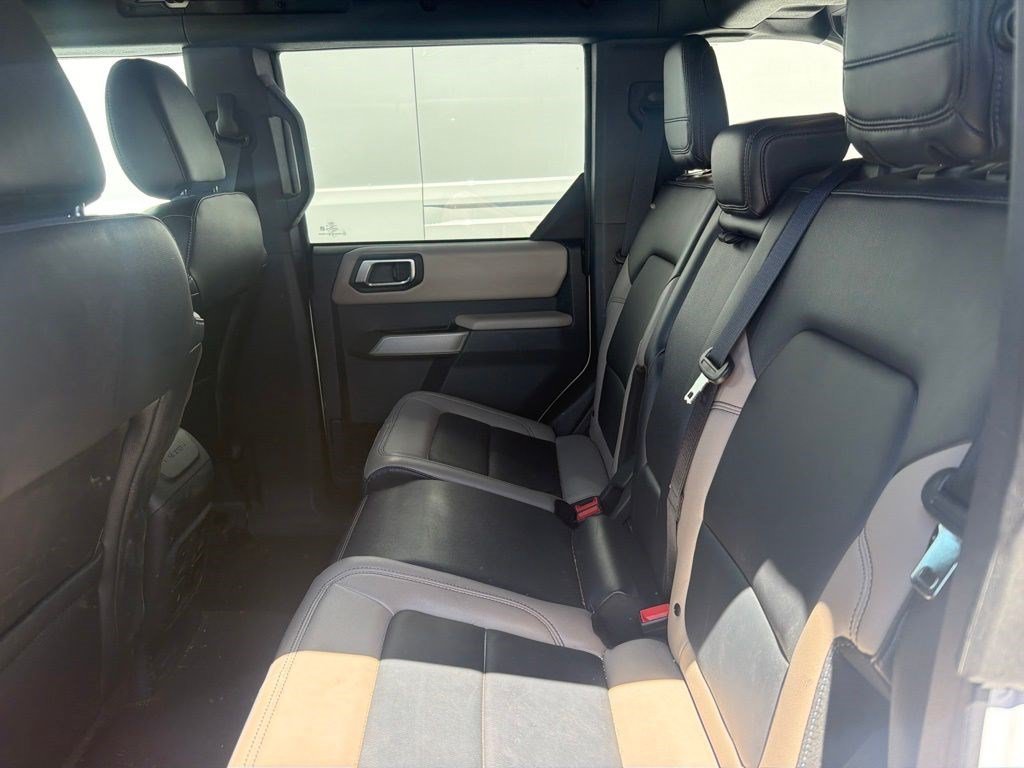 Used 2023 Oxford White Ford Wildtrak image 3