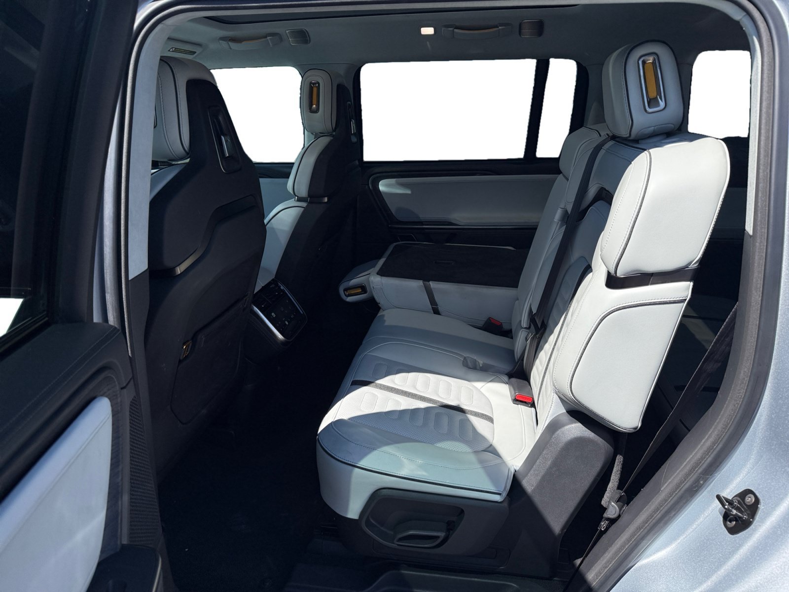 Used 2024 La Silver Rivian Adventure Dual Motor Standard Pack image 16