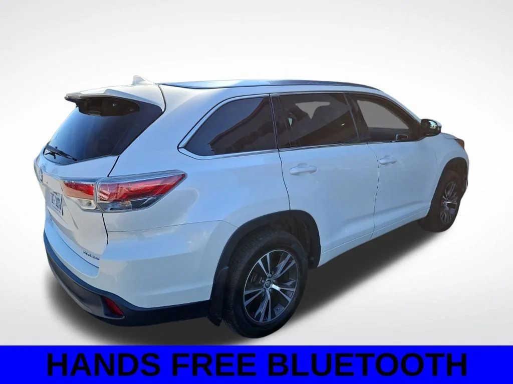 Used 2016 White Toyota XLE V6 image 4