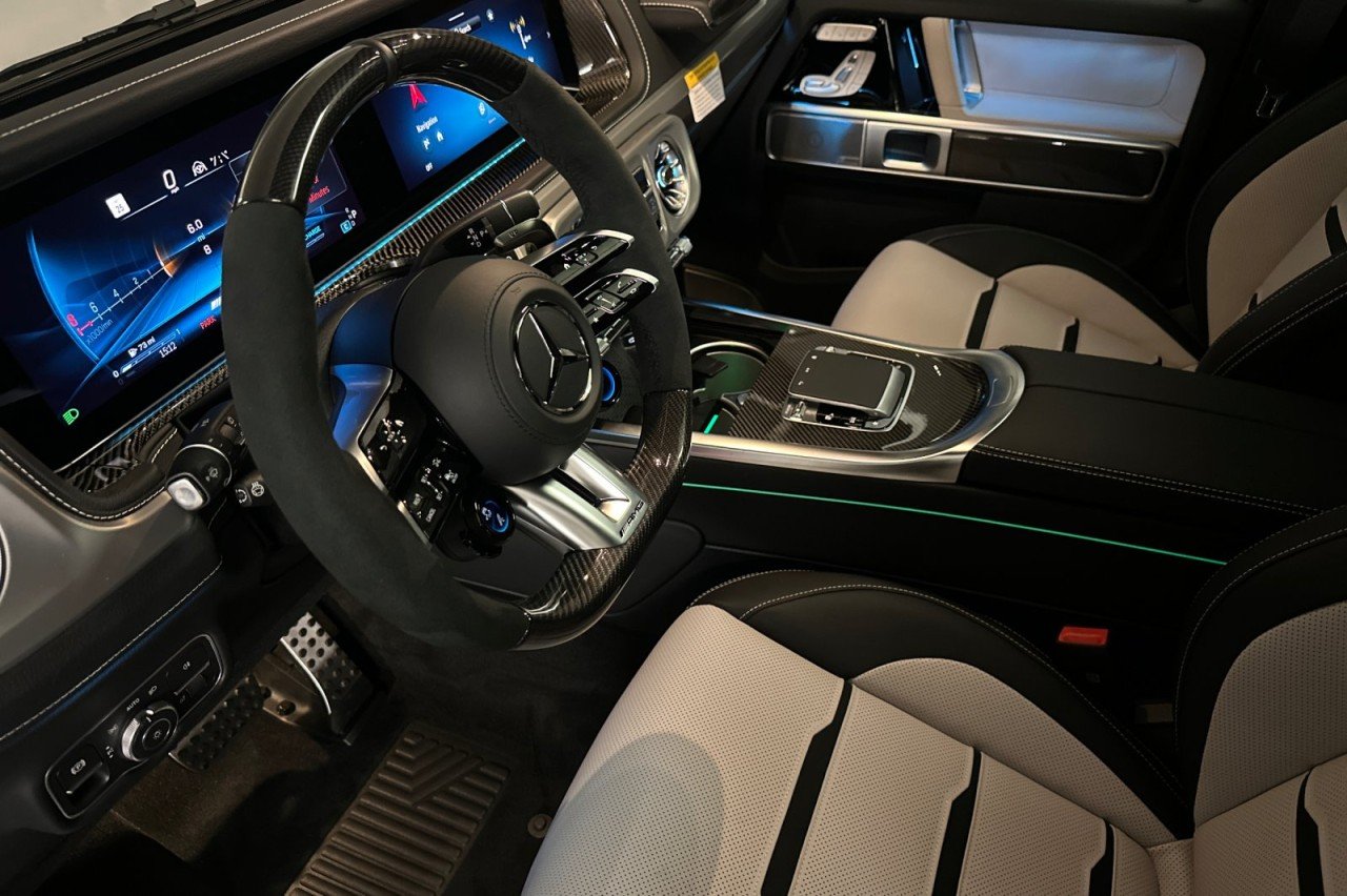 New 2026 MANUFAKTUR Moonlight White Magno Mercedes-Benz AMG® G 63 SUV image 9