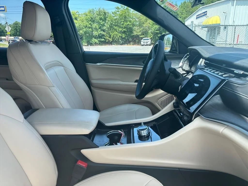 Used 2025 Gray Jeep Limited image 16