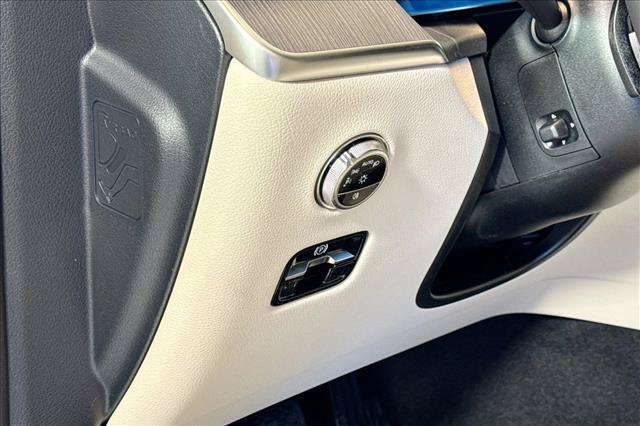 New 2026 Polar White Mercedes-Benz GLC 300 image 39