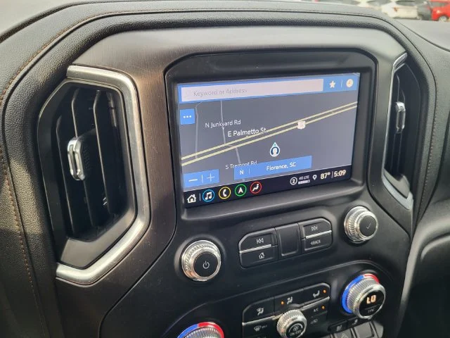 Used 2021 White GMC AT4 image 17