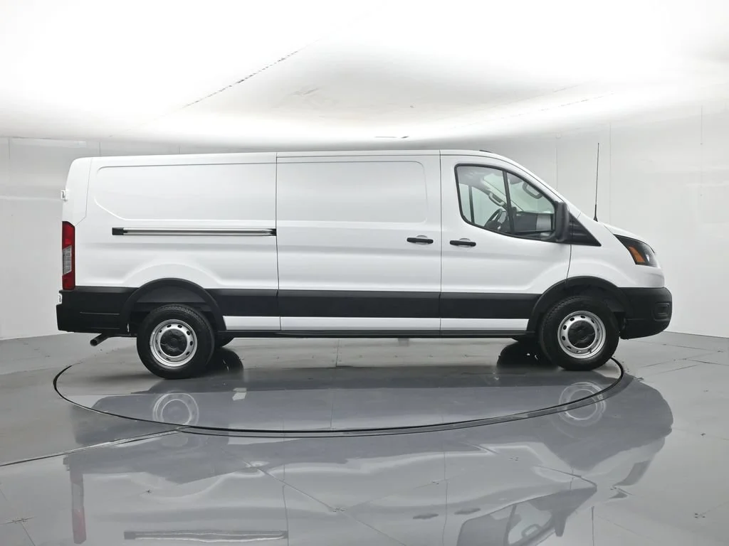 New 2026 Oxford White Ford Base image 27