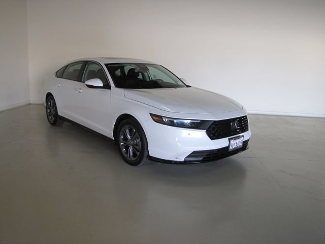 Certified Used 2025 Platinum White Pearl Honda EX-L image 3