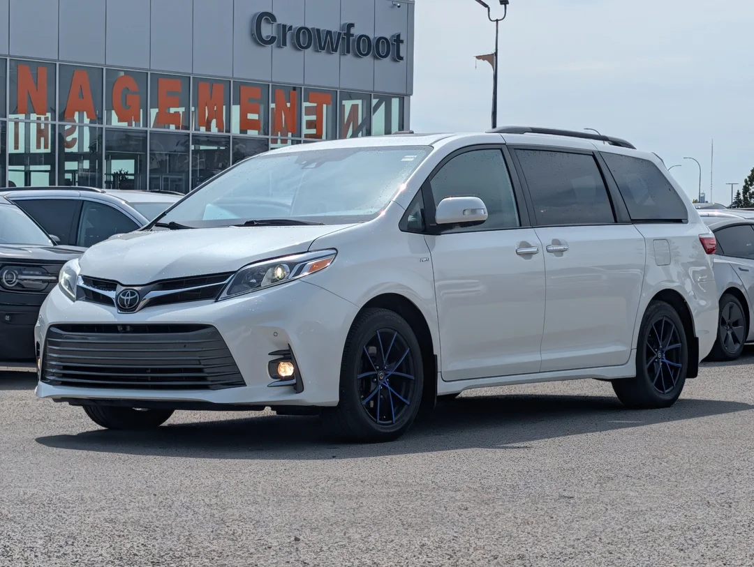Used 2020 White Toyota XLE - - AWD - 3.5L V6 - Adaptive Cruise Control - Forward Collision Warning & More! image 4