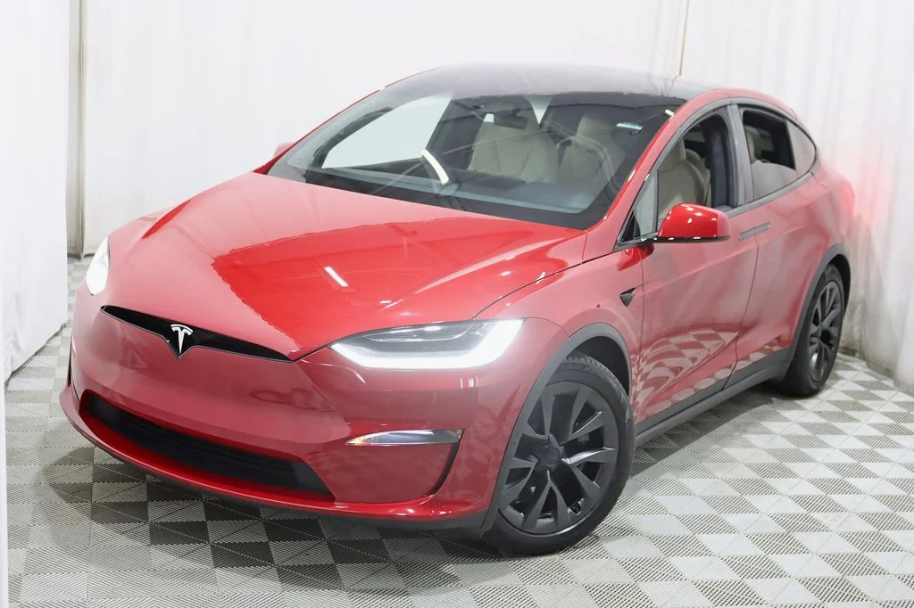 Used 2022 Red Tesla Plaid image 5