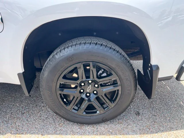 Used 2025 White Chevrolet Custom image 10