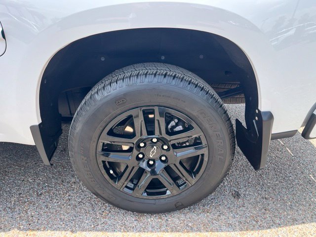 Used 2025 White Chevrolet Custom image 10