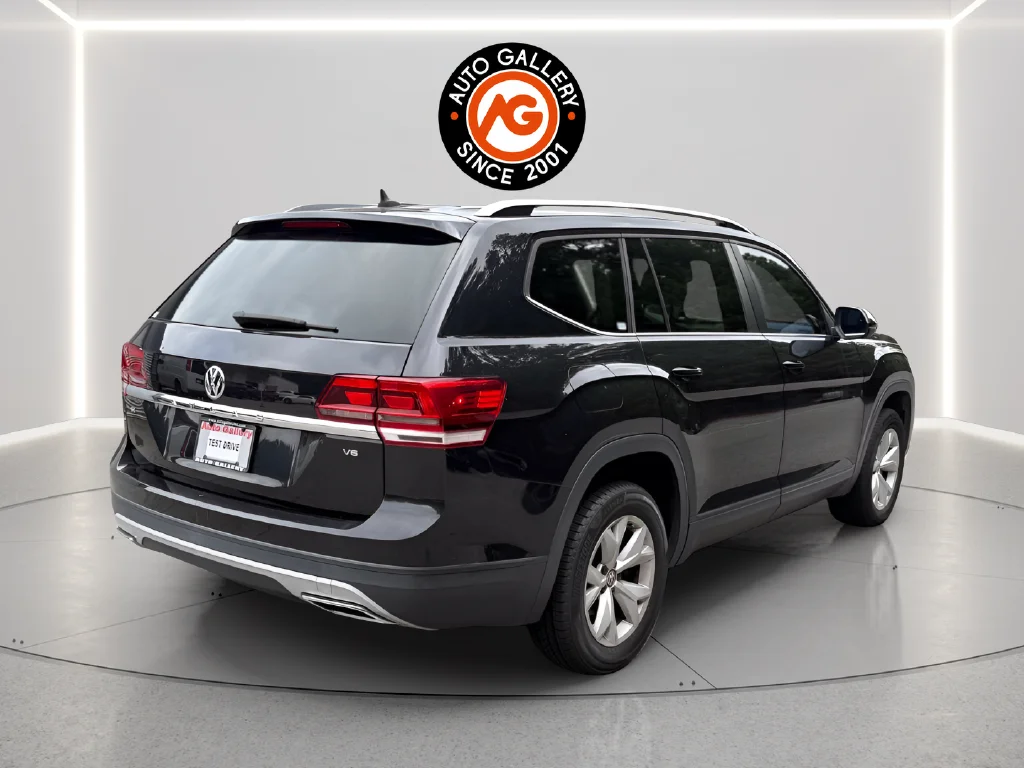 Used 2018 Black Volkswagen 3.6L V6 SE image 7
