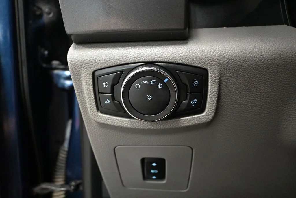 Used 2016 Blue Ford XLT image 34
