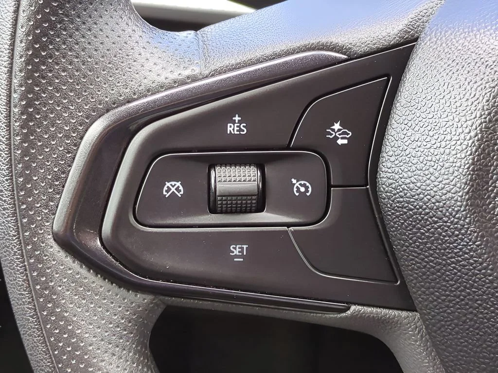 Used 2024 Summit White Chevrolet LT image 19