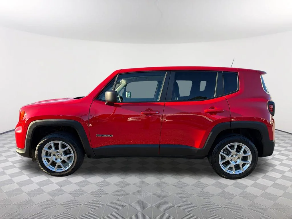 Used 2023 Red Jeep Latitude image 8