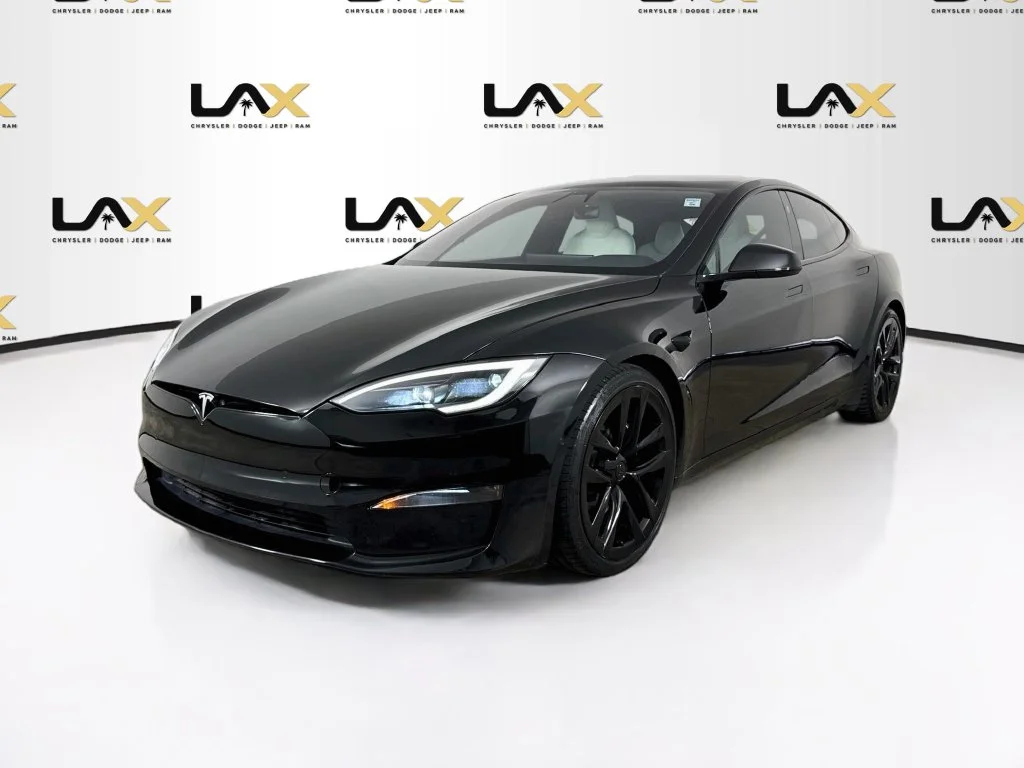 Used 2022 Black Tesla Plaid image 3