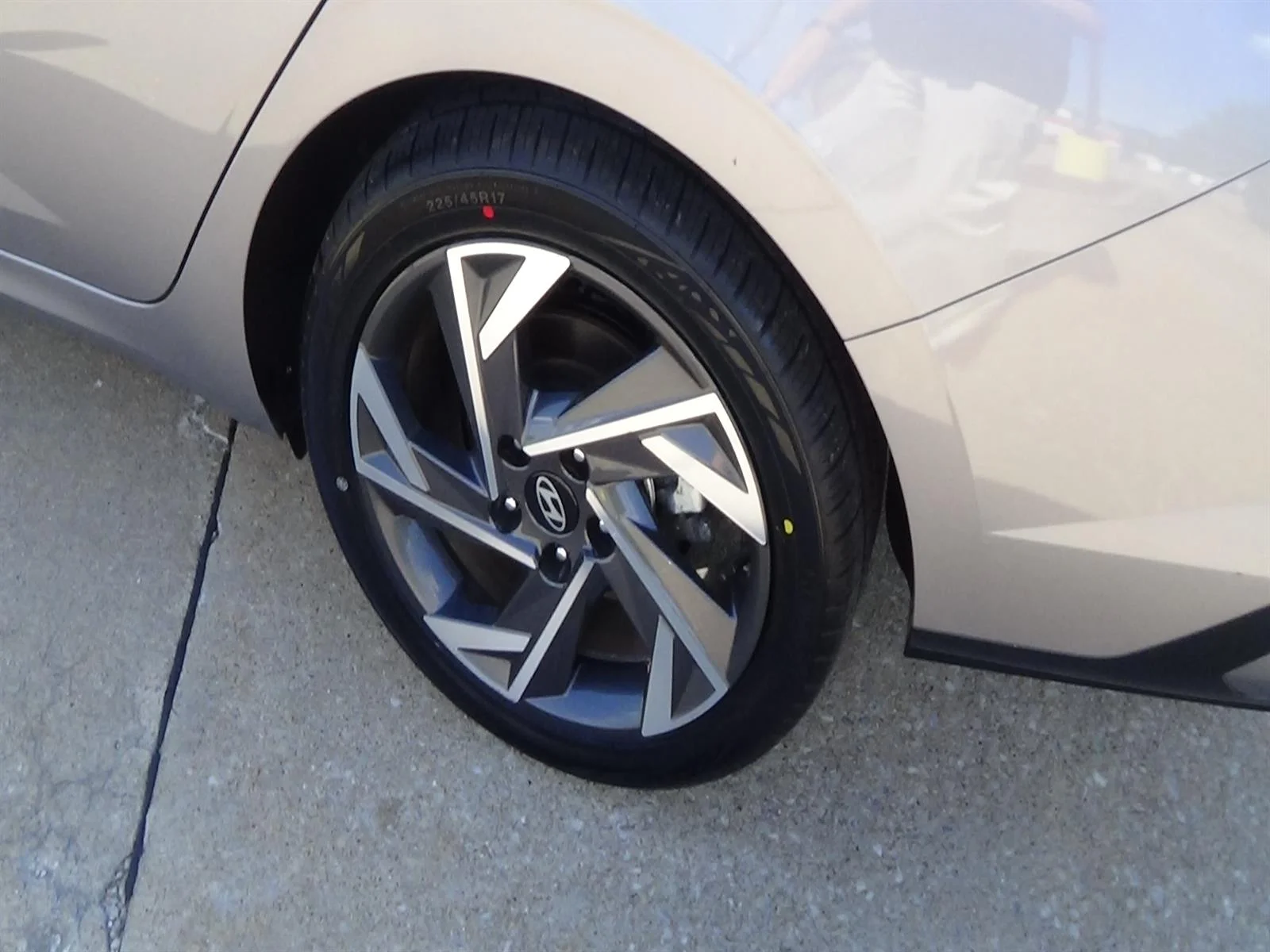 Used 2025 Fluid Metal Metallic (m6t) Hyundai SEL Convenience image 9