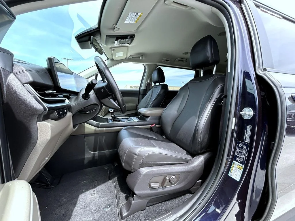 Used 2025 Blue Kia LXS image 11