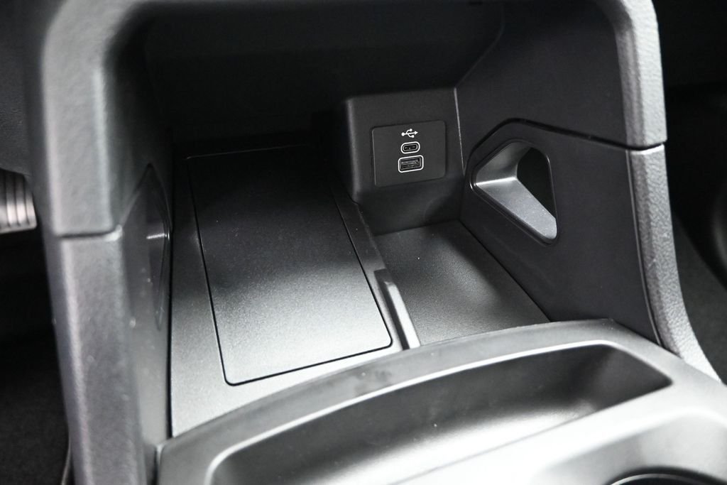 New 2026 Carbonized Gray Metallic Ford XLT image 15