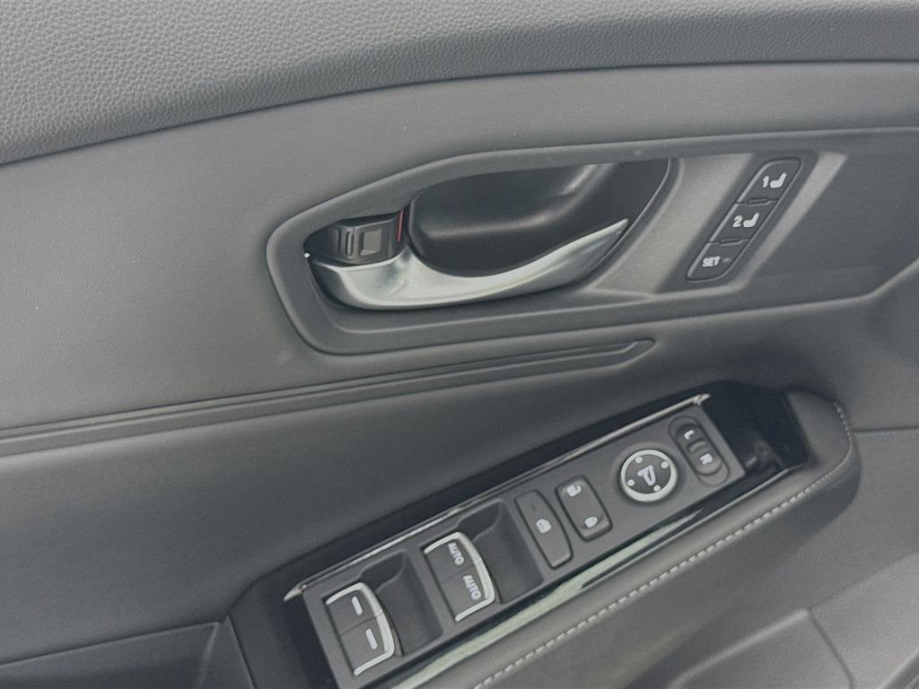 Certified Used 2025 Platinum Honda Touring image 21