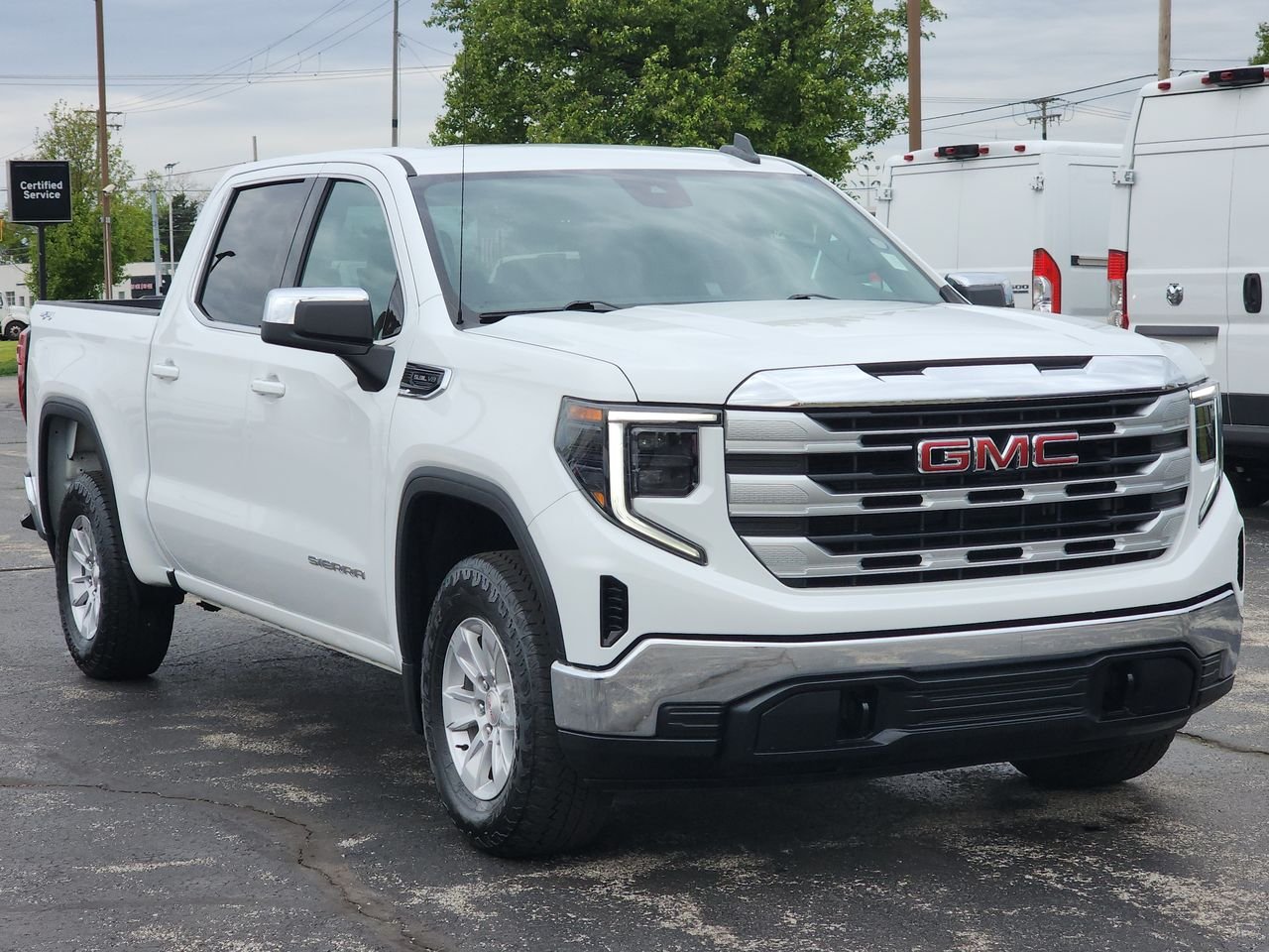 2023 GMC Sierra 4WD Crew Cab Short Box SLE's photo
