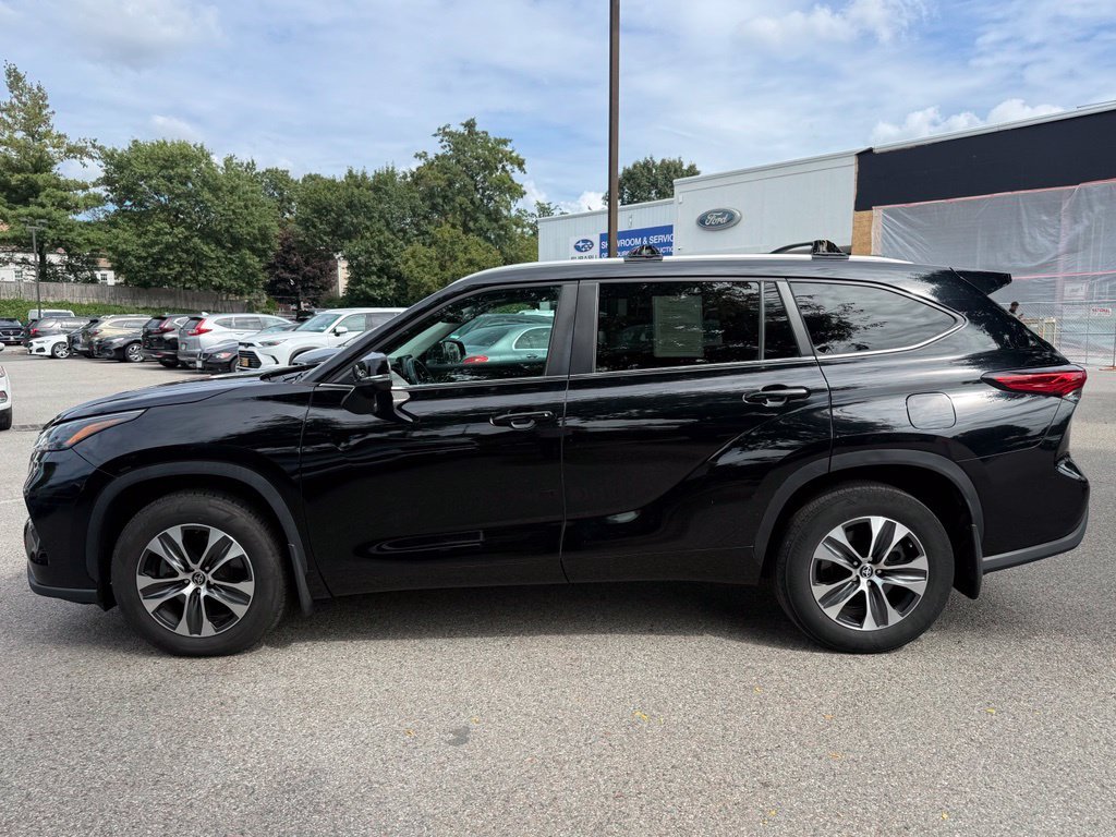 Used 2023 Black Toyota XLE image 5