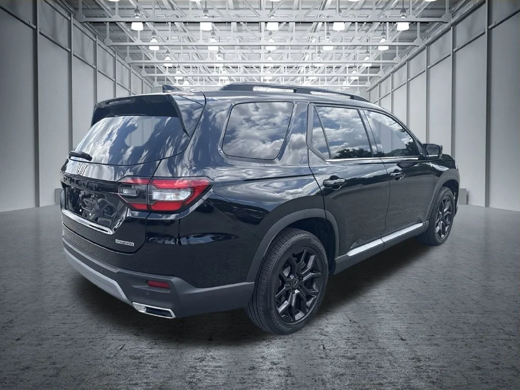 Used 2025 Black Honda Touring image 4