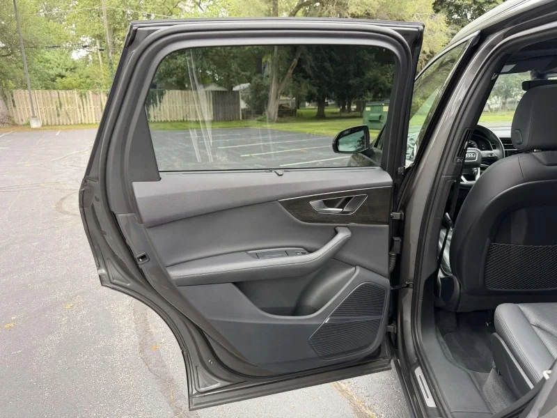 Used 2021  Audi Premium Plus image 21