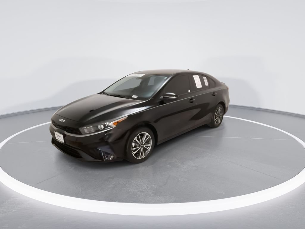 Used 2023 Black Kia LXS image 6