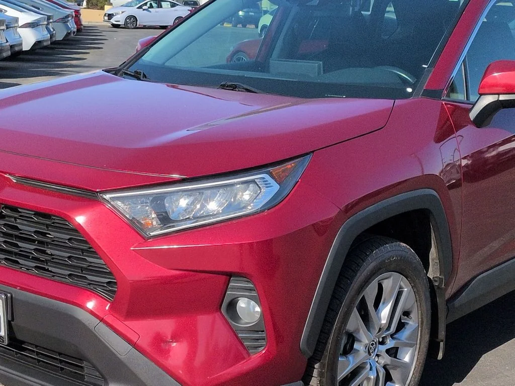 Used 2021 Red Toyota XLE Premium image 8