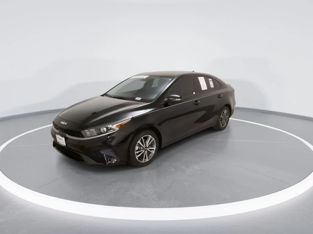 Used 2023 Black Kia LXS image 6