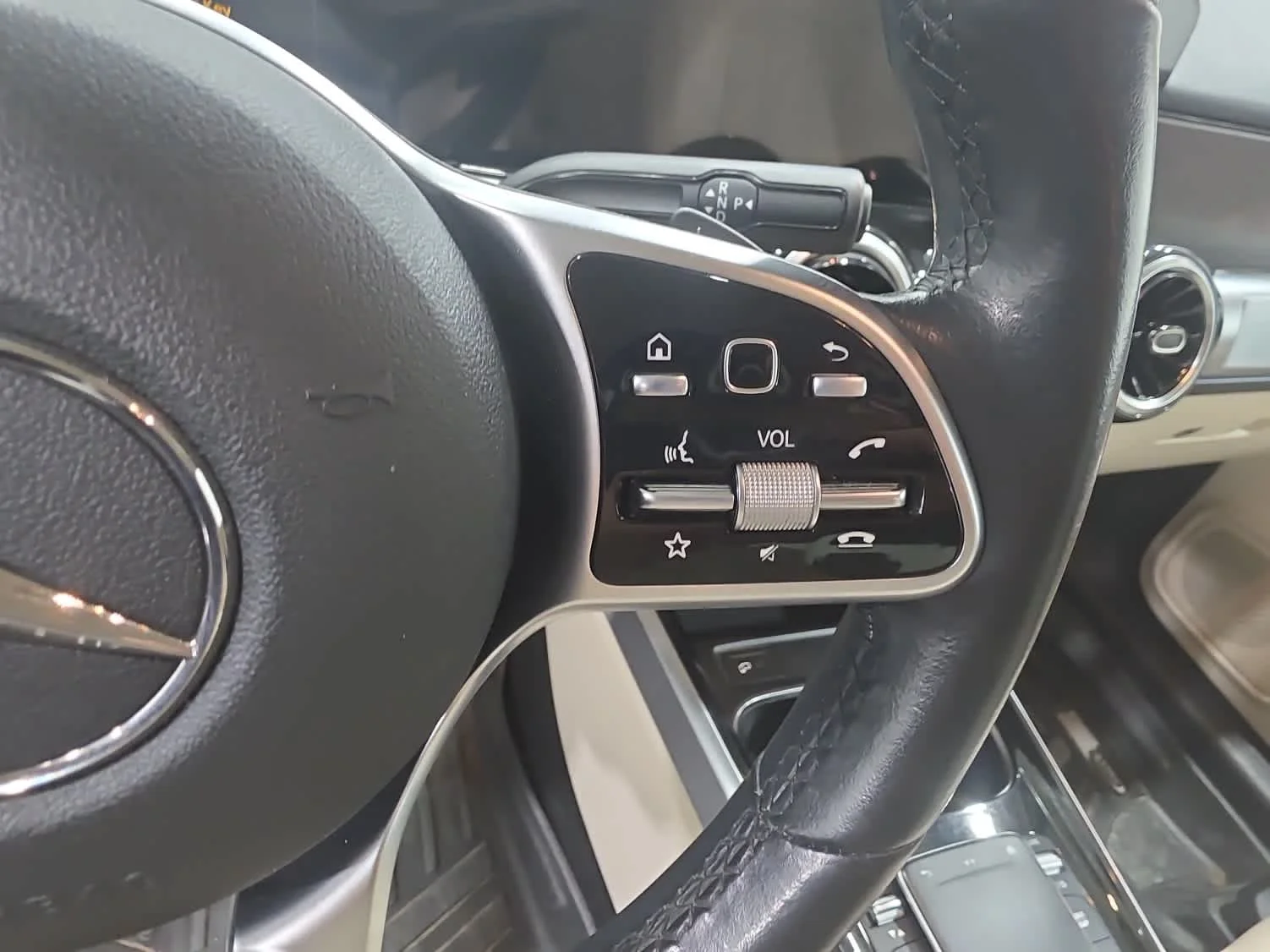 Used 2022 White Mercedes-Benz 4MATIC® image 20
