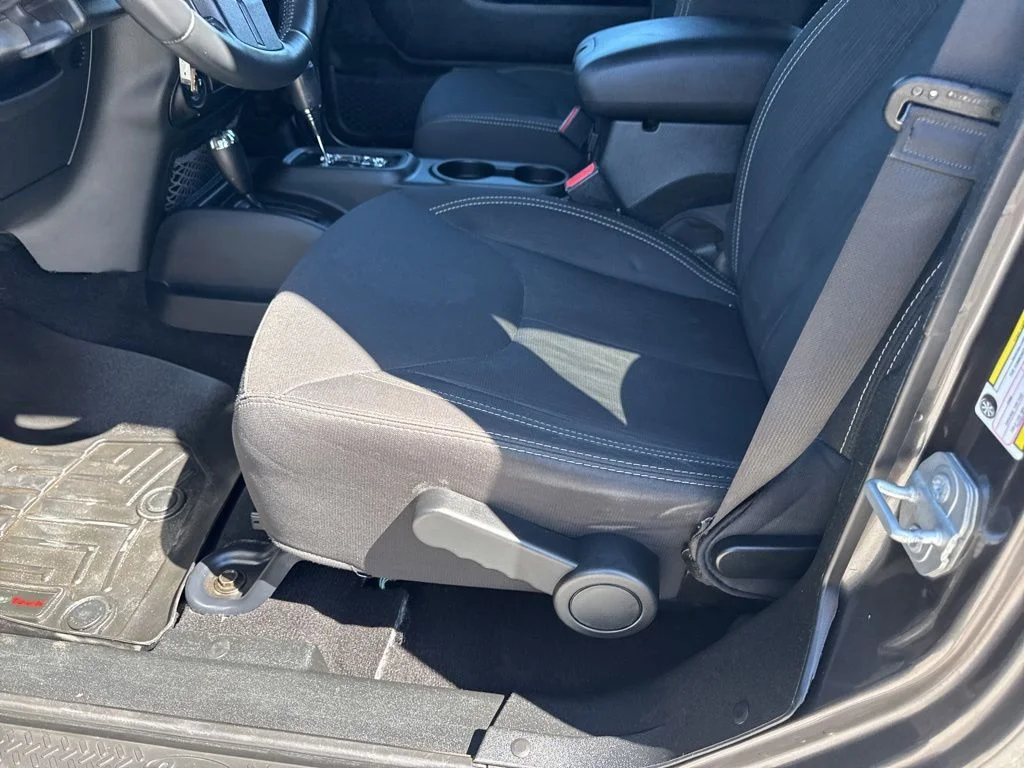 Used 2017 Gray Jeep Unlimited Sahara image 10