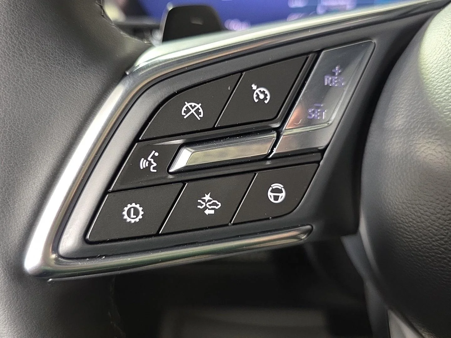 Used 2026 Ebony Twilight Metallic Buick Avenir image 25