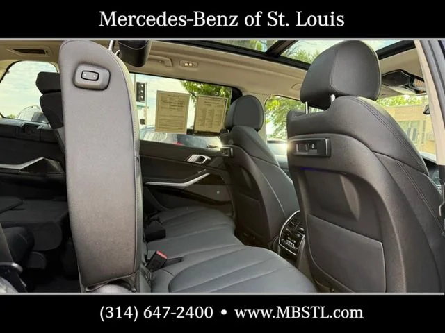 Used 2021 Black BMW xDrive40i image 12