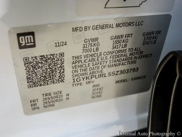New 2025 Crystal White Tricoat Cadillac Sport 1 image 23