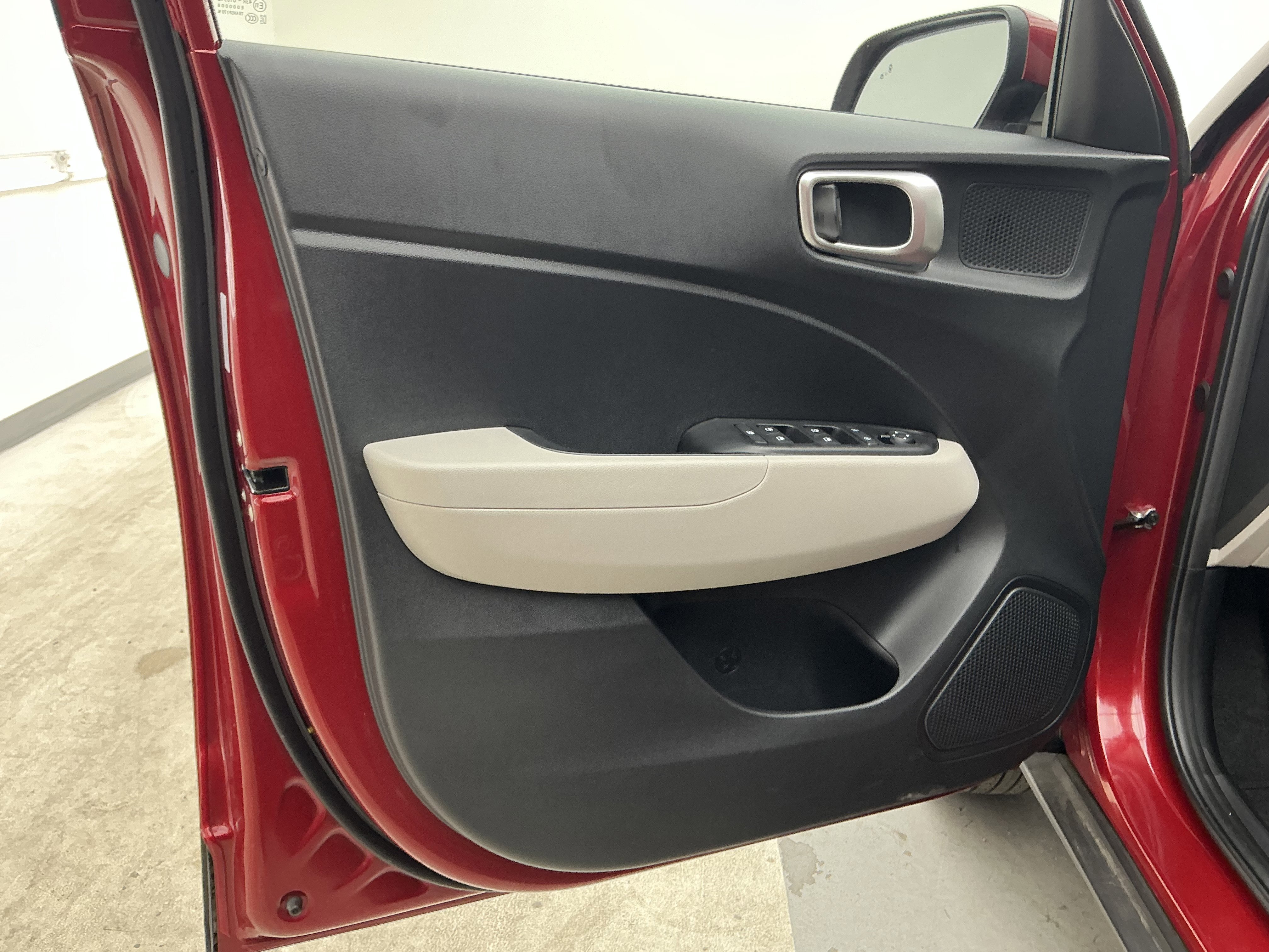 2025 Hyundai Venue SEL - Photo 15