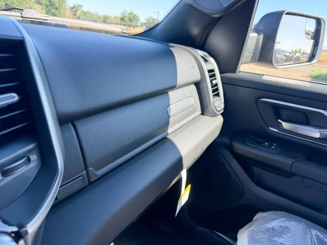 New 2026 Diamond Black Crystal Pearl-Coat Exterior Paint RAM Big Horn/Lone Star image 22
