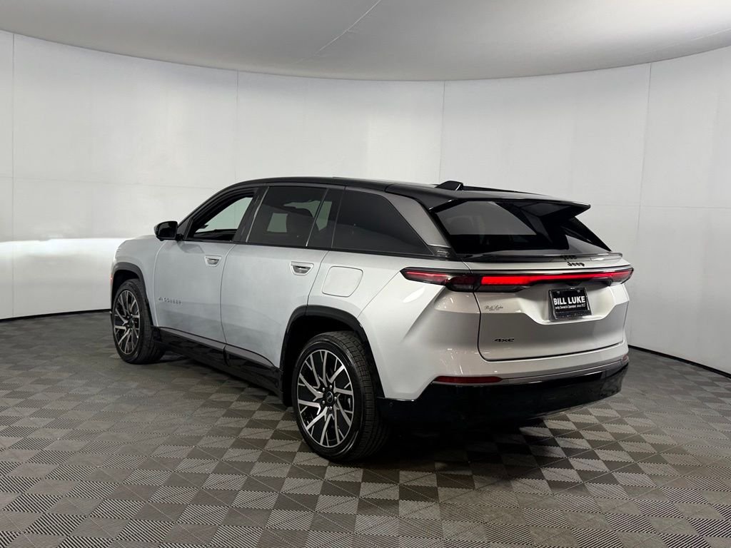Used 2025 Silver Jeep Limited image 10
