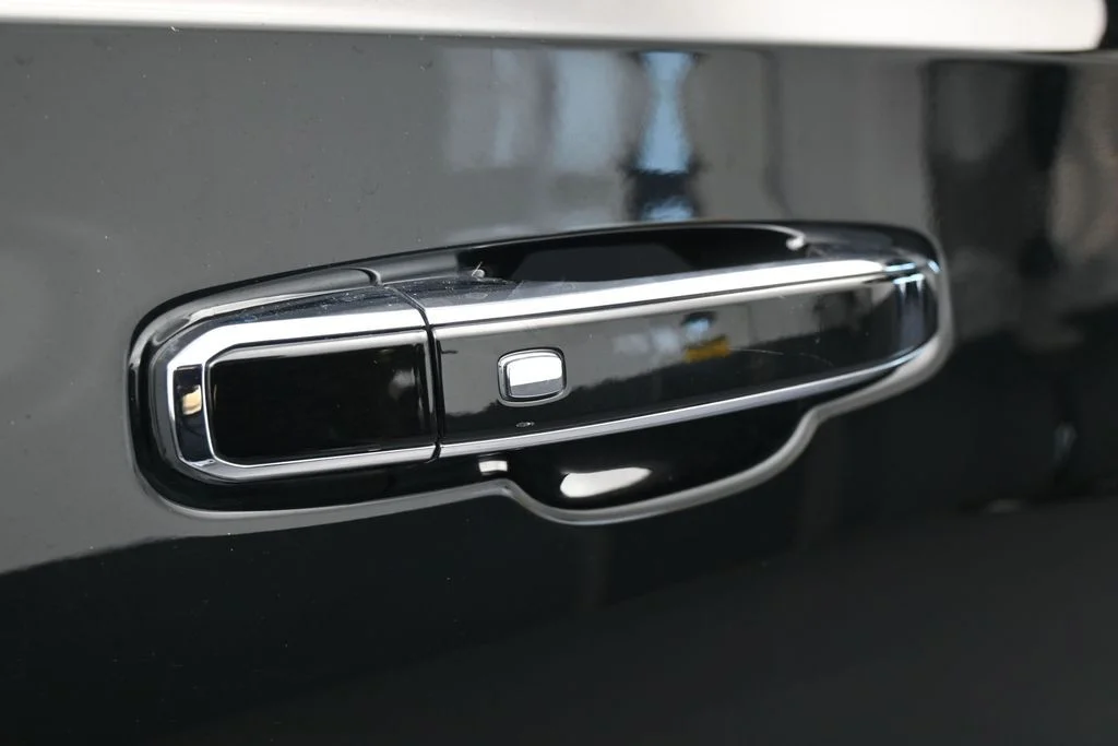 2025 GMC Yukon Denali - Photo 48