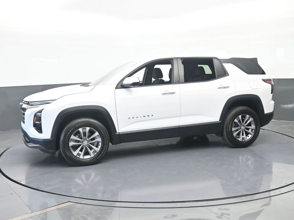 Used 2025 Summit White Chevrolet LT image 2