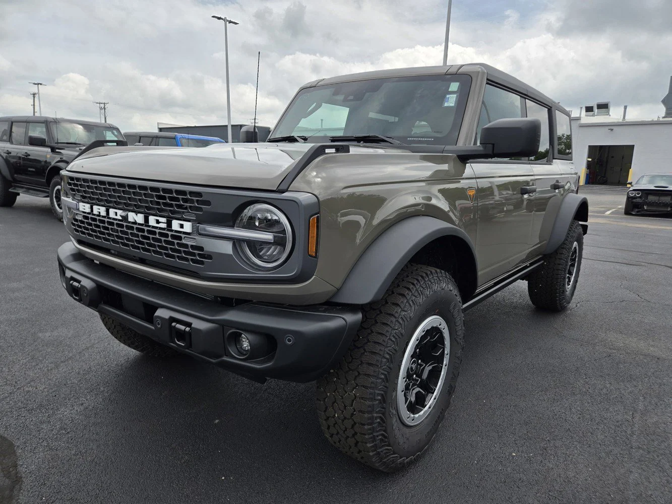 New 2026 Marsh Gray Ford Badlands image 3
