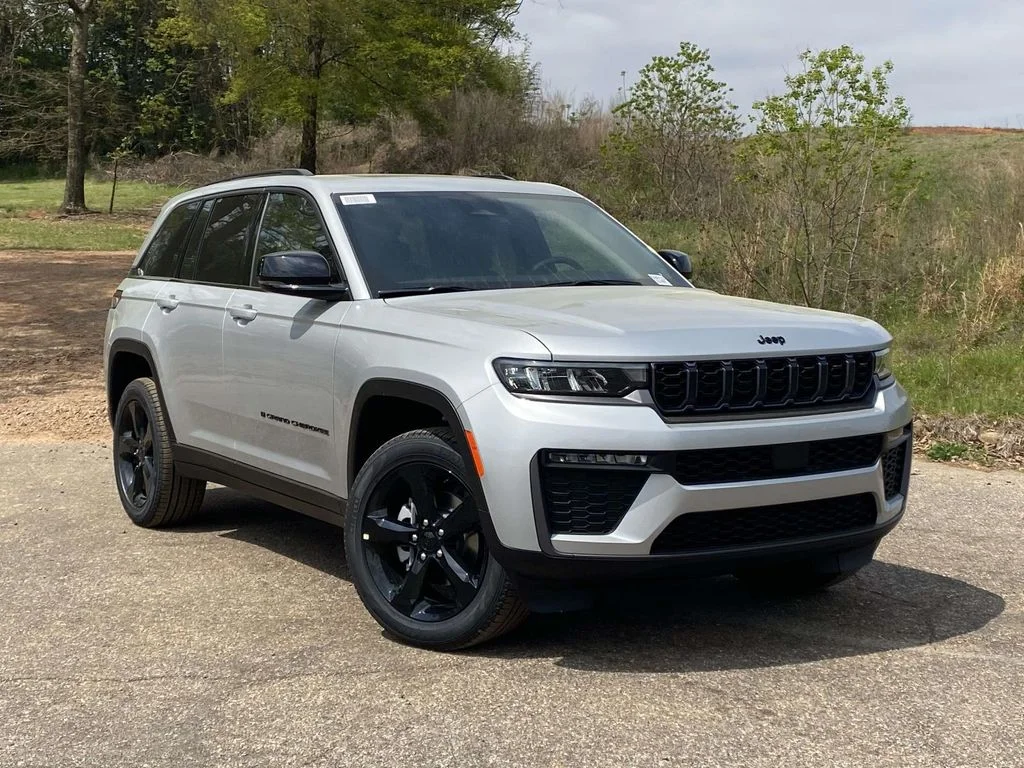 New 2026 Silver Zynith Exterior Paint Jeep Limited image 32