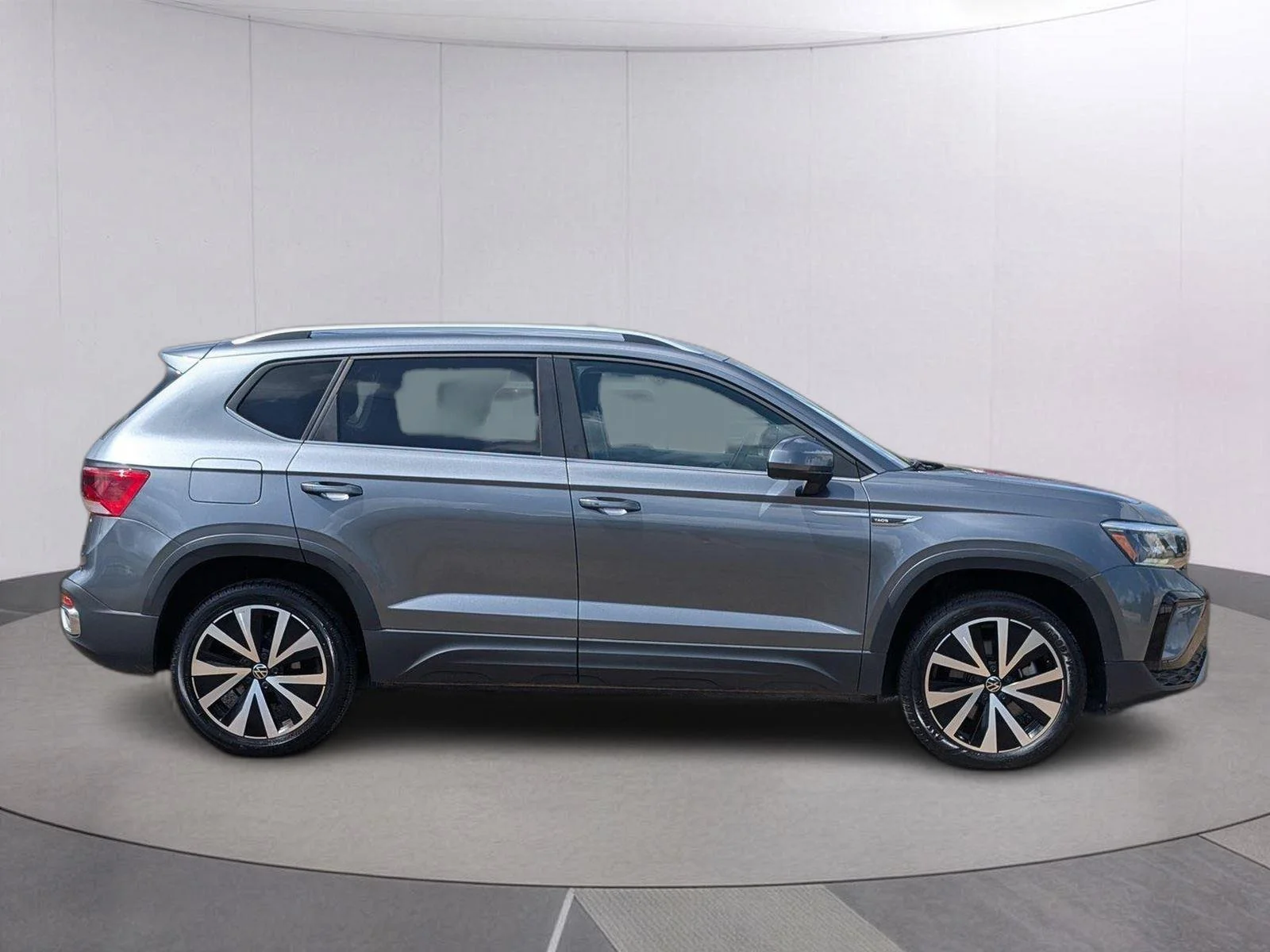 Used 2024 GRAY Volkswagen SE image 6