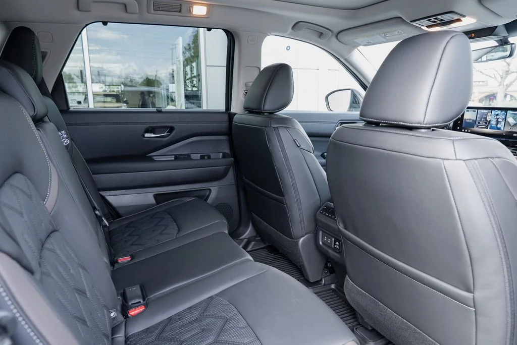 New 2026 Everest White Pearl TriCoat Nissan Platinum image 28