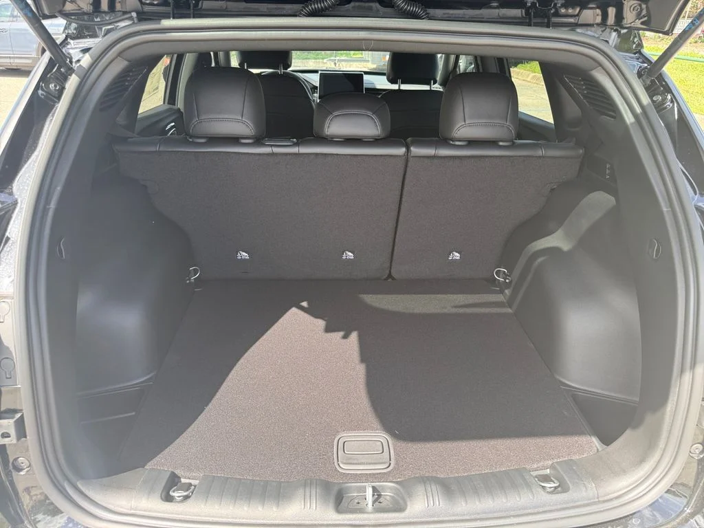 New 2026 Black Jeep Latitude image 19