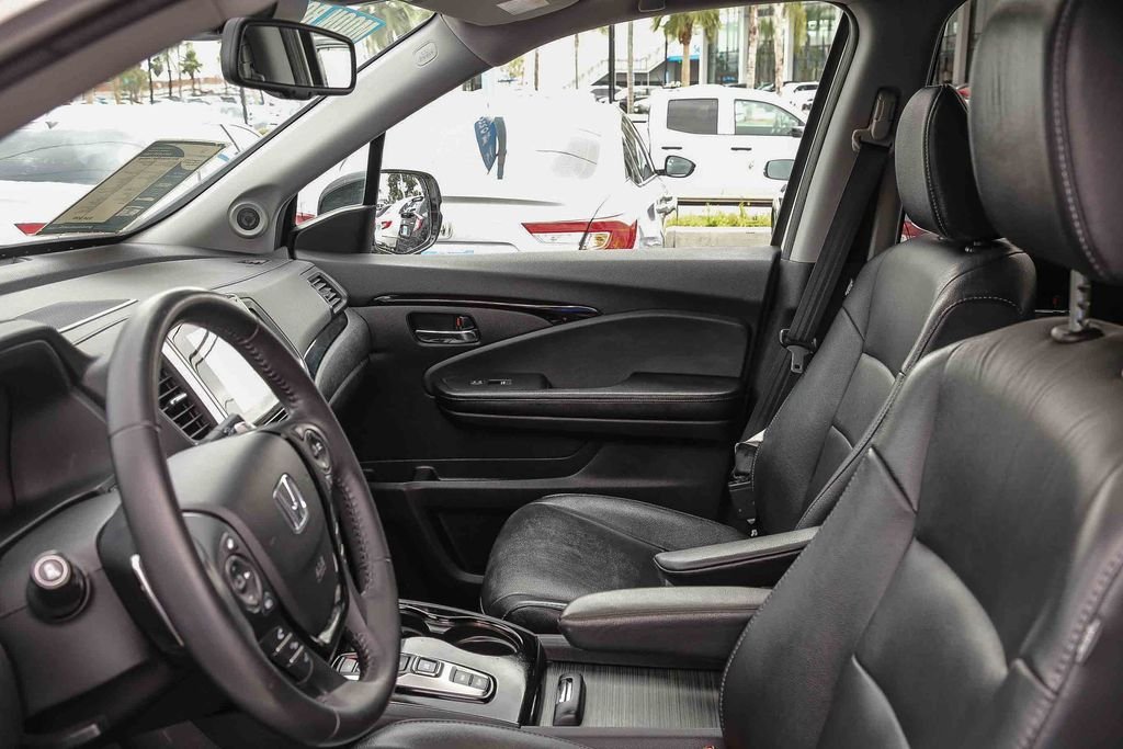 Used 2017 White Diamond Pearl Honda Touring image 18