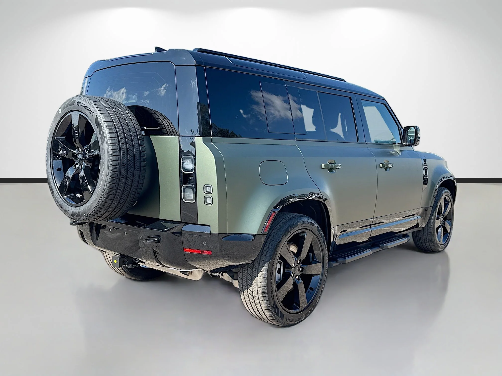 New 2026 Woolstone Green Metallic Land Rover X-Dynamic SE image 5