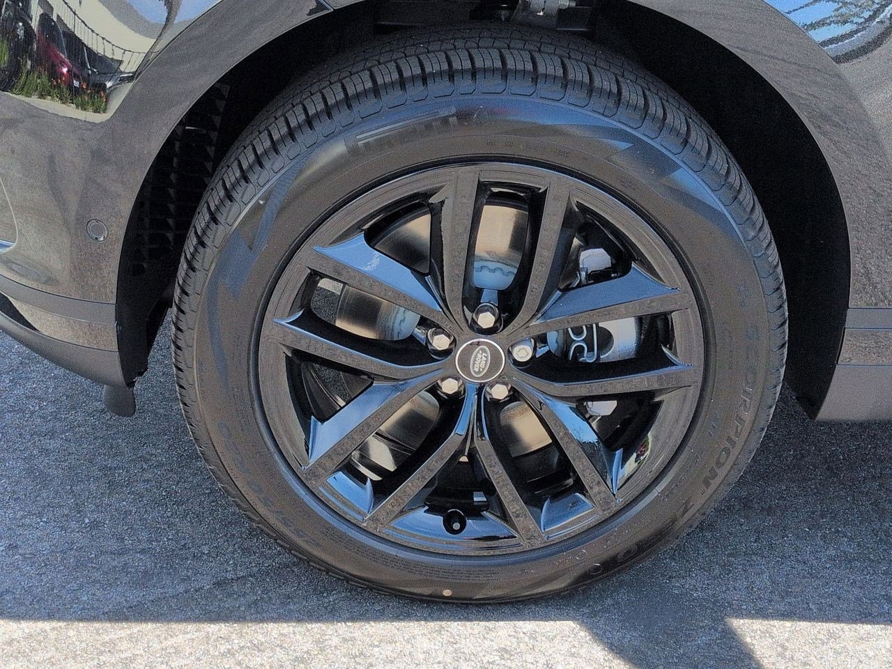 New 2026 Santorini Black Metallic Land Rover S image 28