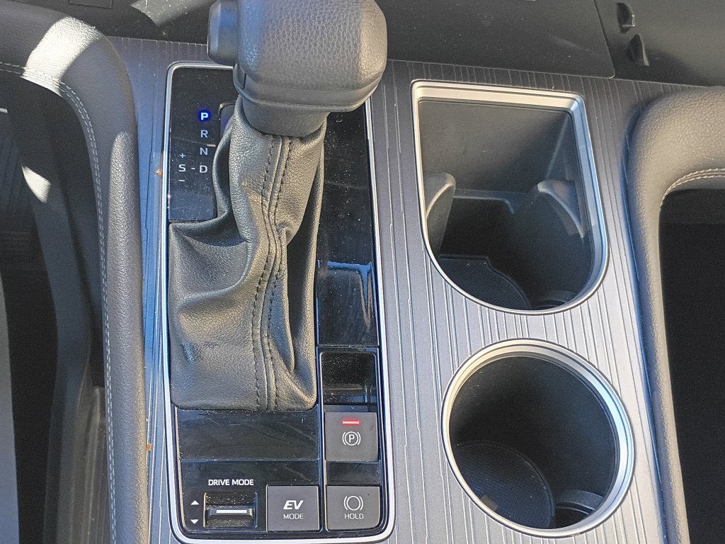 Used 2025 Ice Toyota LE image 23