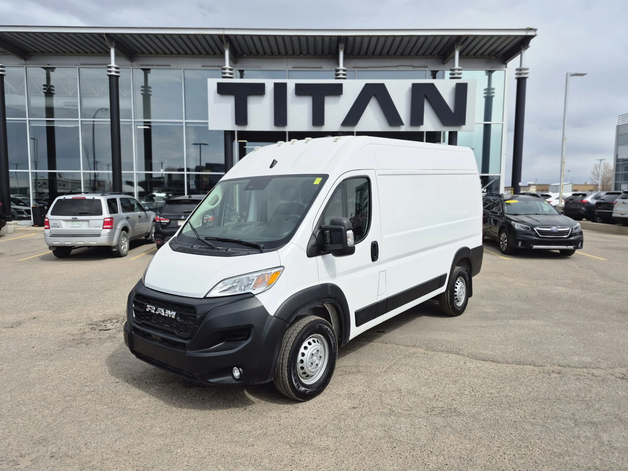 Certified Used 2025 White Ram Tradesmen*Full Size | 136in WB | ONLY 1542 km! | Lthr Seats | Adaptive Cruise | Cross-Wind Assist image 2